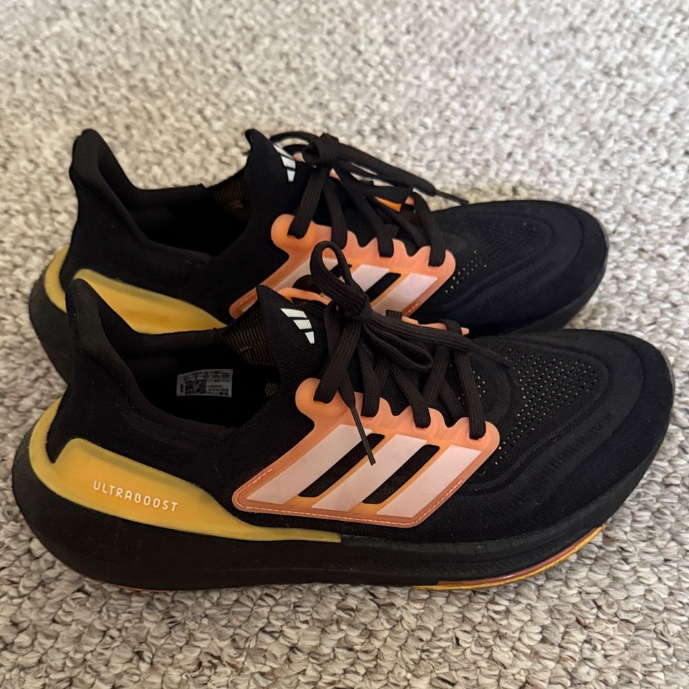 Men’s Adidas Ultraboost Black and Yellow Running Shoes Size 8.5